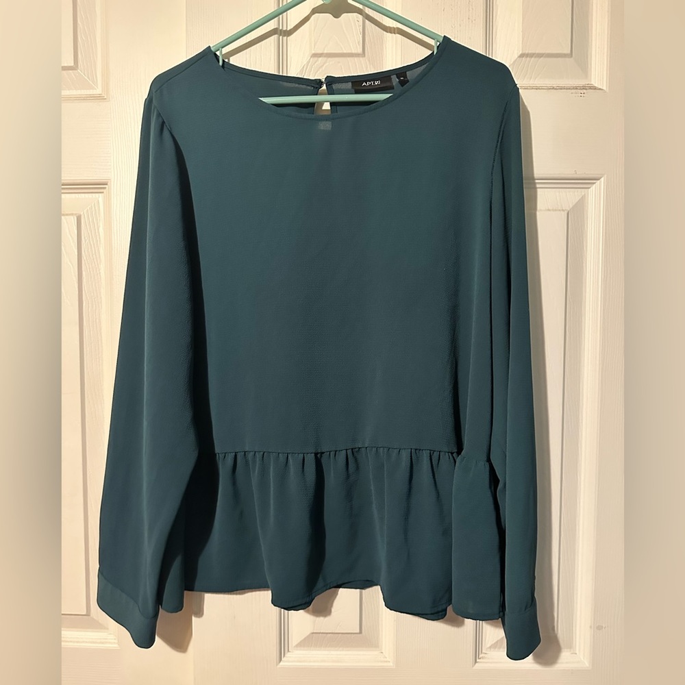 Long sleeve Blouse with Keyhole in the back